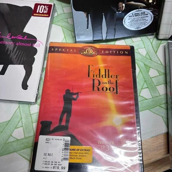 NWT James Bond Book & Movie, Fiddler On The Roof, Chicago and Paul McCarthy. - Picture 3 of 7